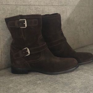 Suede boots